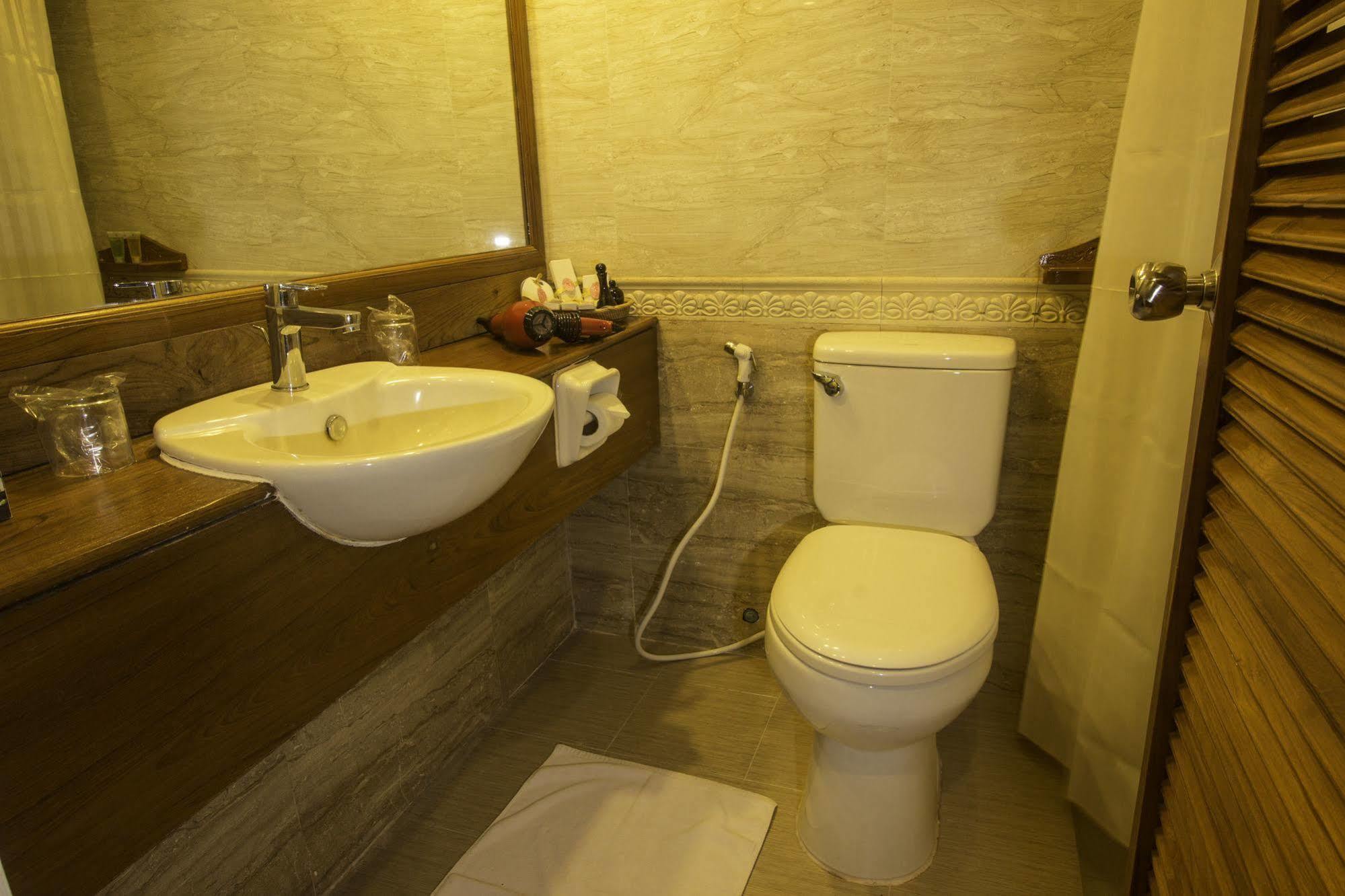 Raza Gyo Hotel Bagan Exterior photo