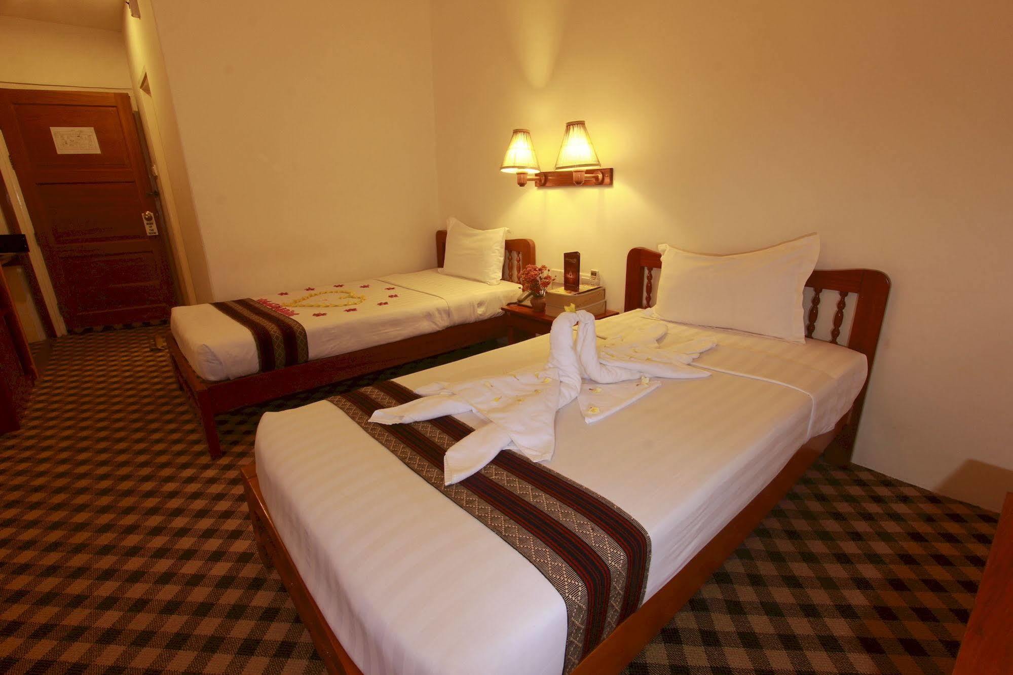 Raza Gyo Hotel Bagan Exterior photo